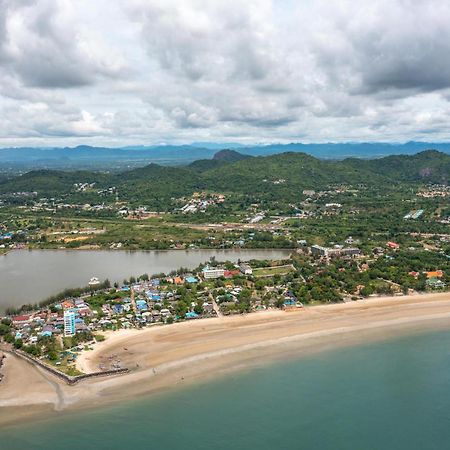 Beachfront Modern 4 Bedroom Pool Villa - Rv 후아 힌 외부 사진