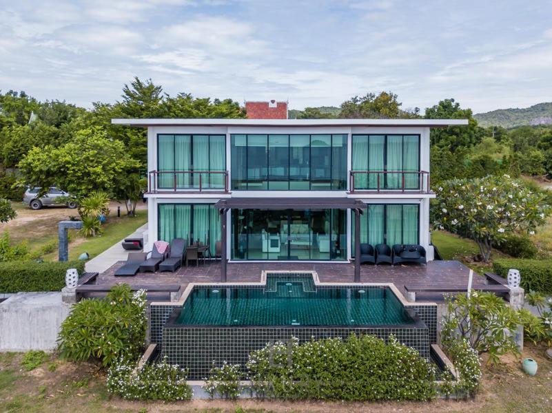 Beachfront Modern 4 Bedroom Pool Villa - Rv 후아 힌 외부 사진