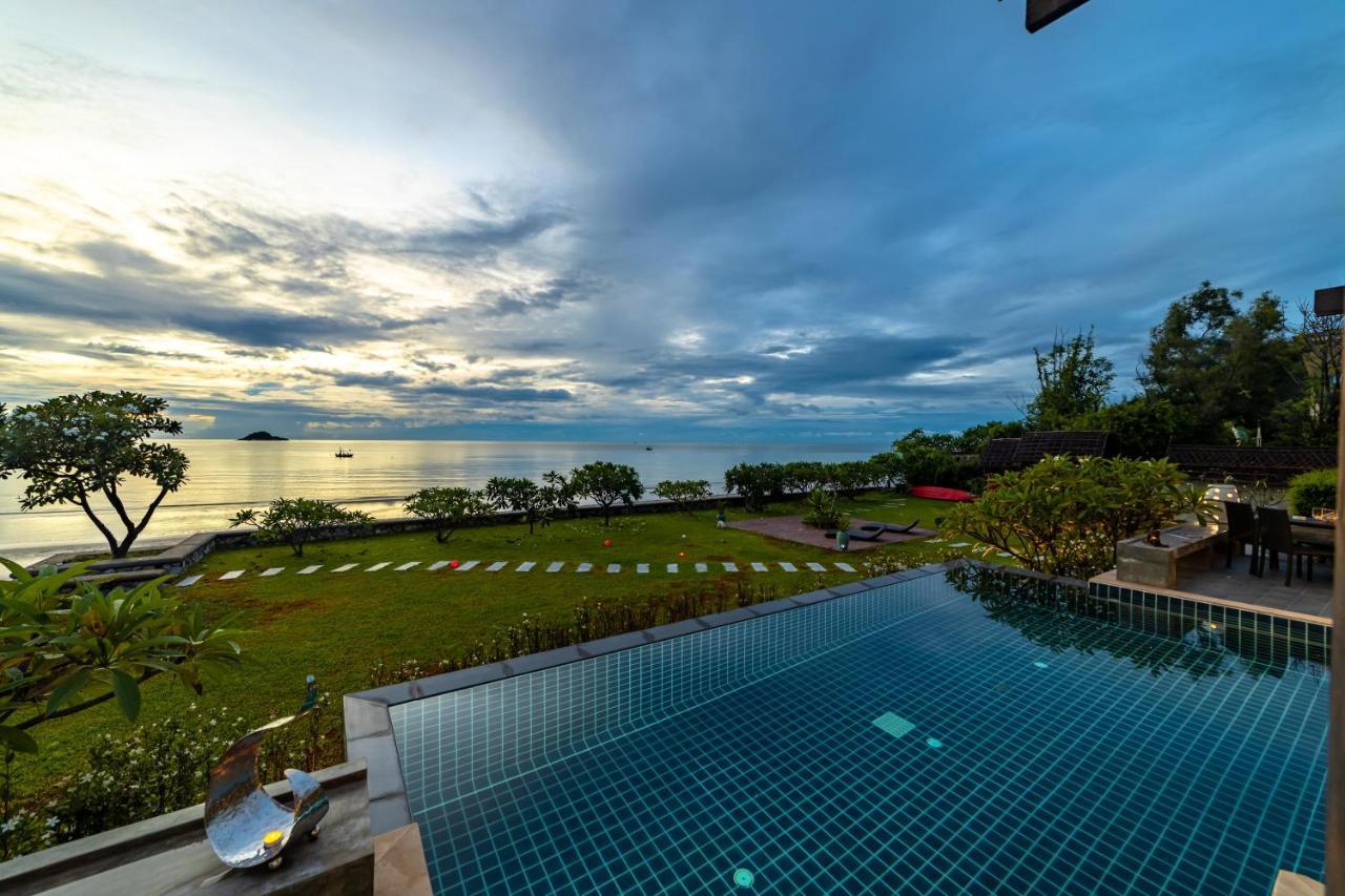 Beachfront Modern 4 Bedroom Pool Villa - Rv 후아 힌 외부 사진