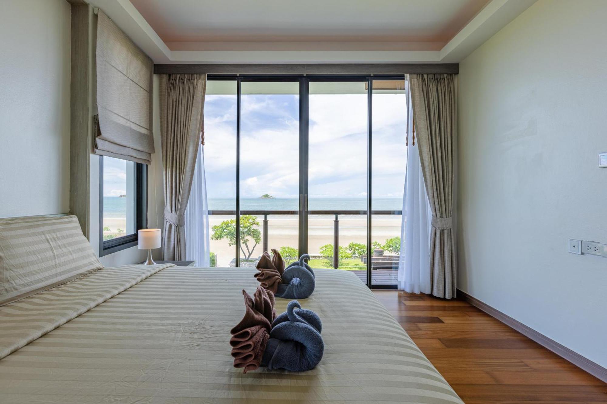 Beachfront Modern 4 Bedroom Pool Villa - Rv 후아 힌 외부 사진