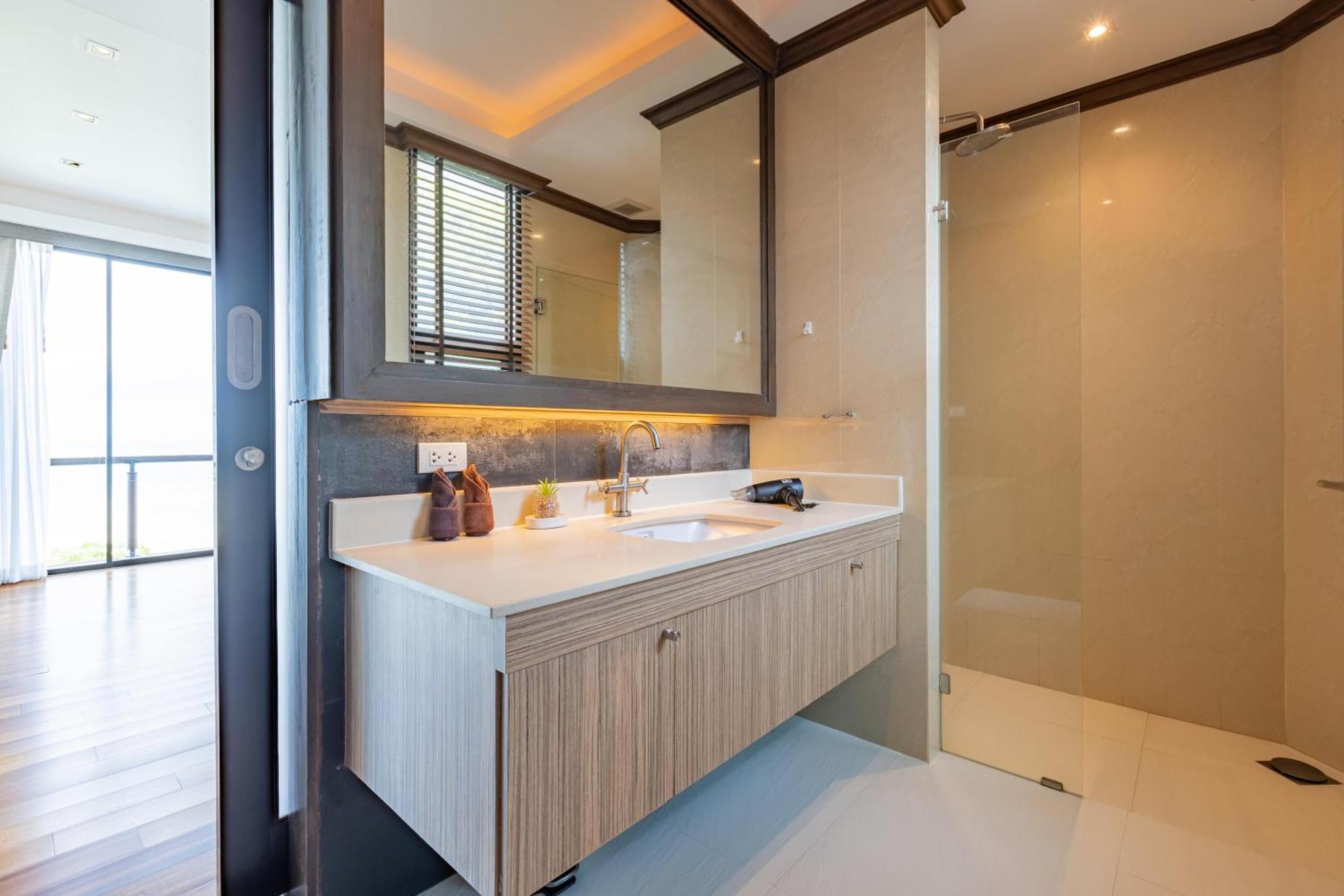 Beachfront Modern 4 Bedroom Pool Villa - Rv 후아 힌 외부 사진