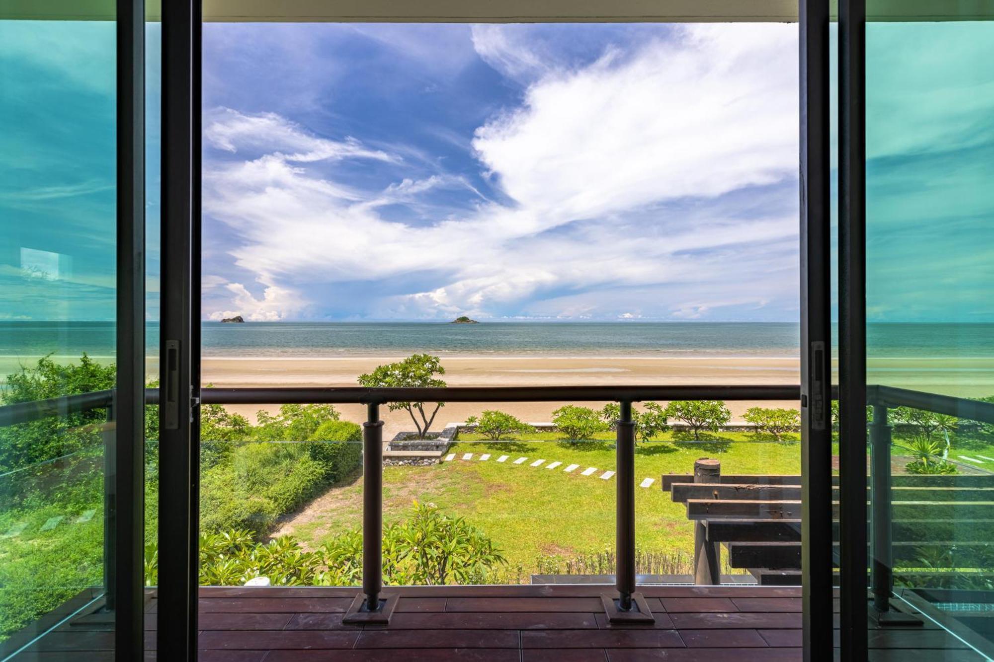 Beachfront Modern 4 Bedroom Pool Villa - Rv 후아 힌 외부 사진