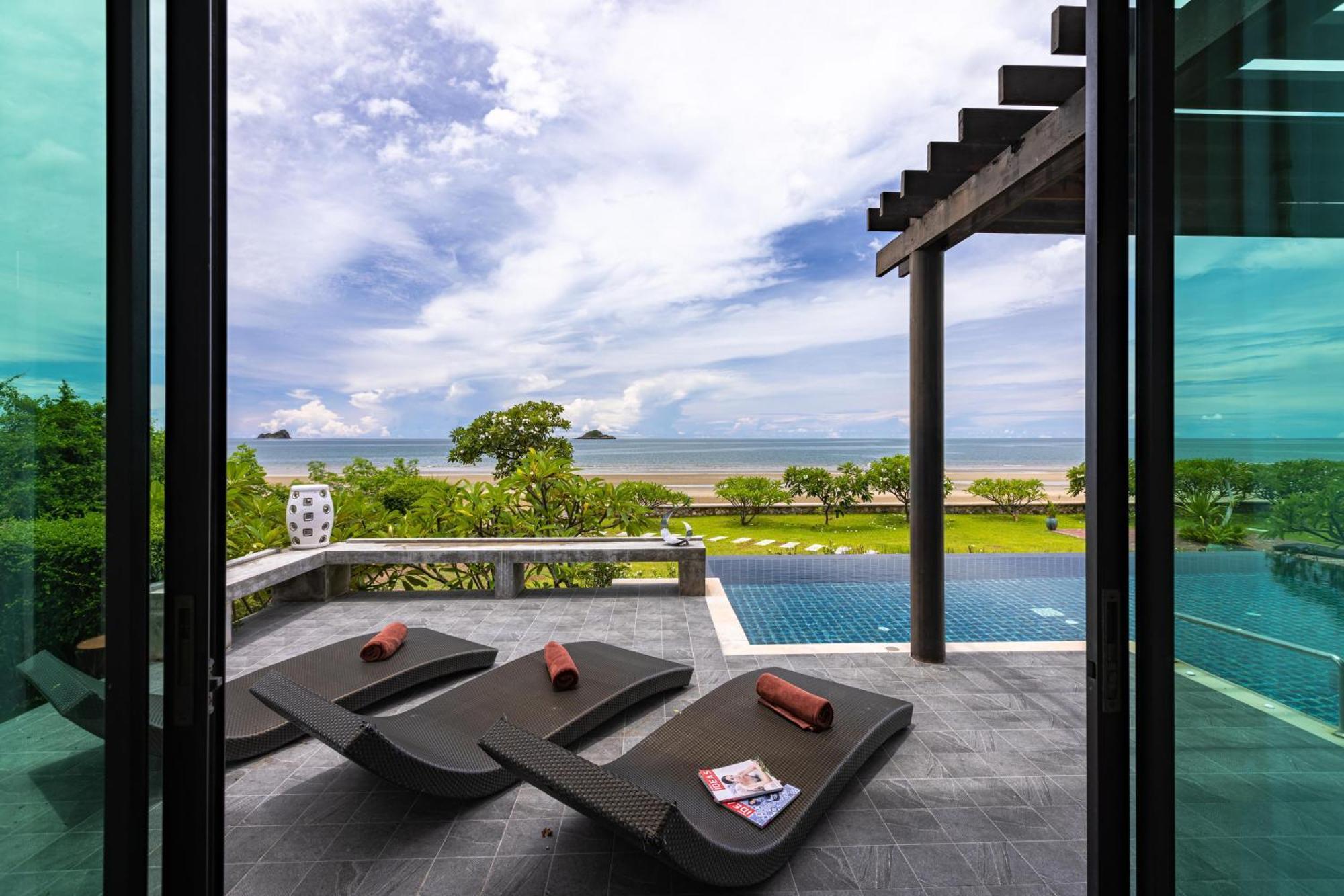 Beachfront Modern 4 Bedroom Pool Villa - Rv 후아 힌 외부 사진