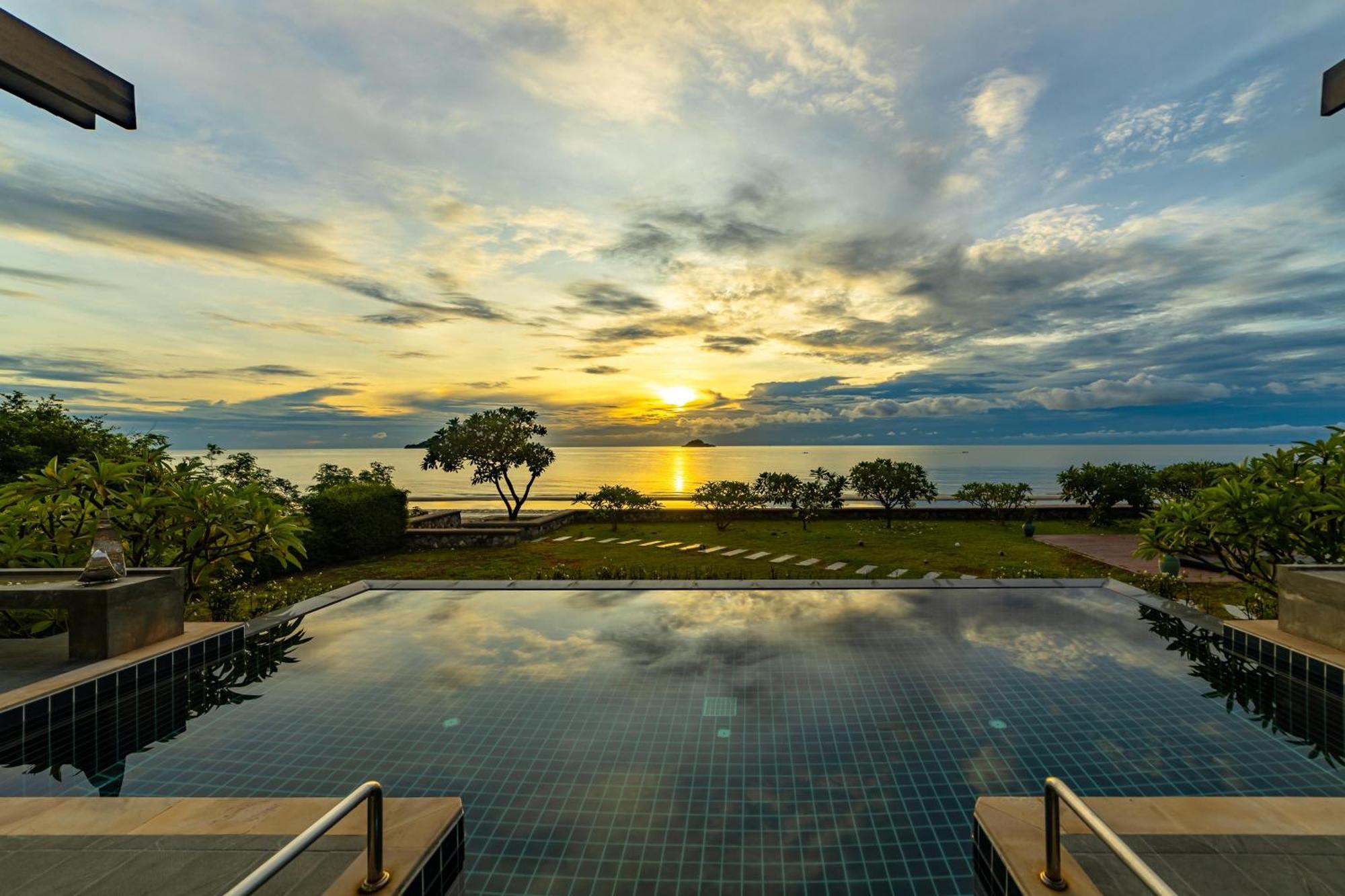 Beachfront Modern 4 Bedroom Pool Villa - Rv 후아 힌 외부 사진