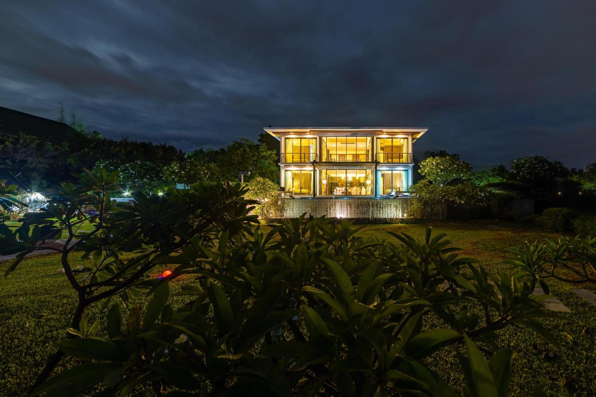 Beachfront Modern 4 Bedroom Pool Villa - Rv 후아 힌 외부 사진