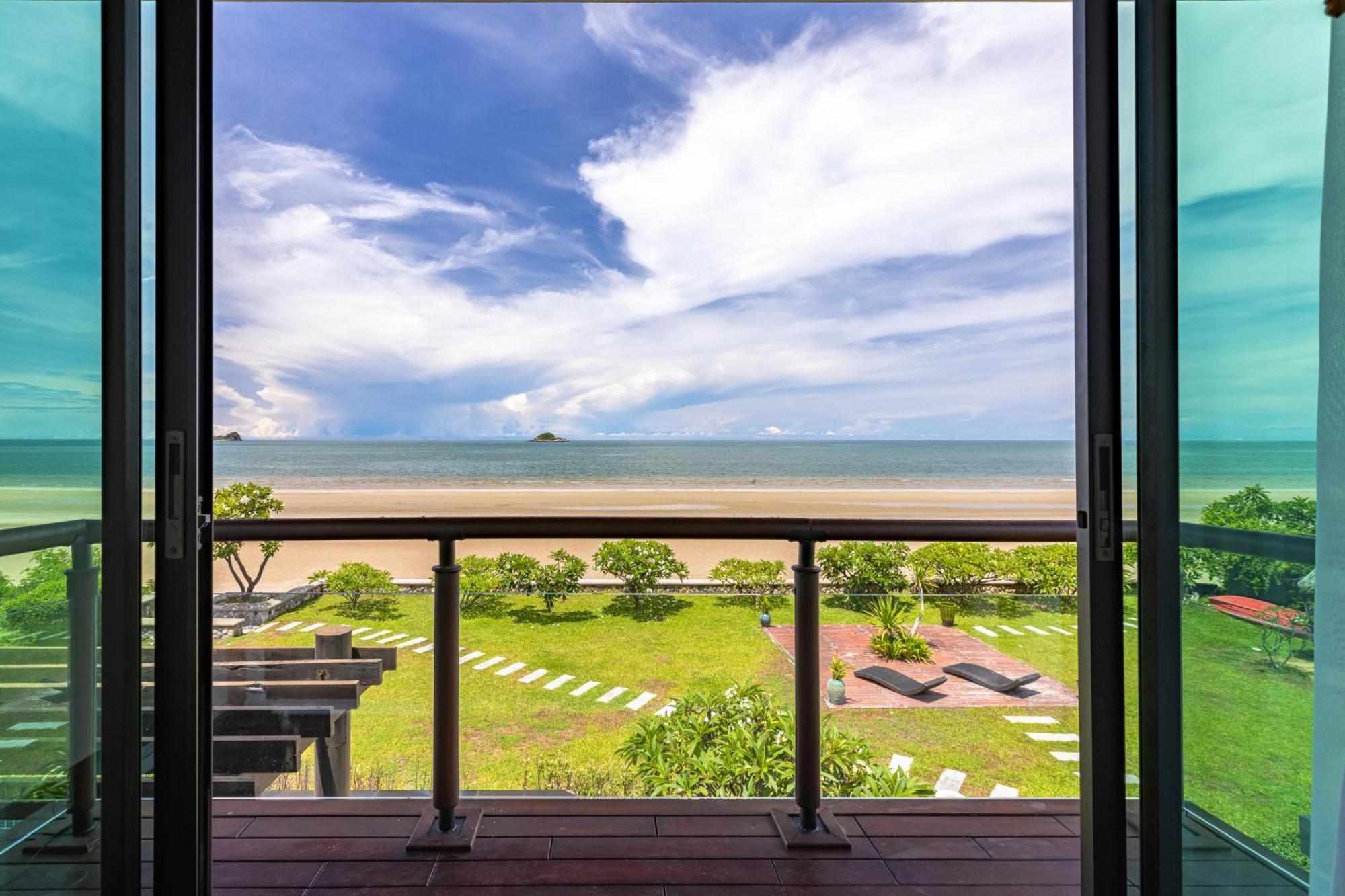 Beachfront Modern 4 Bedroom Pool Villa - Rv 후아 힌 외부 사진