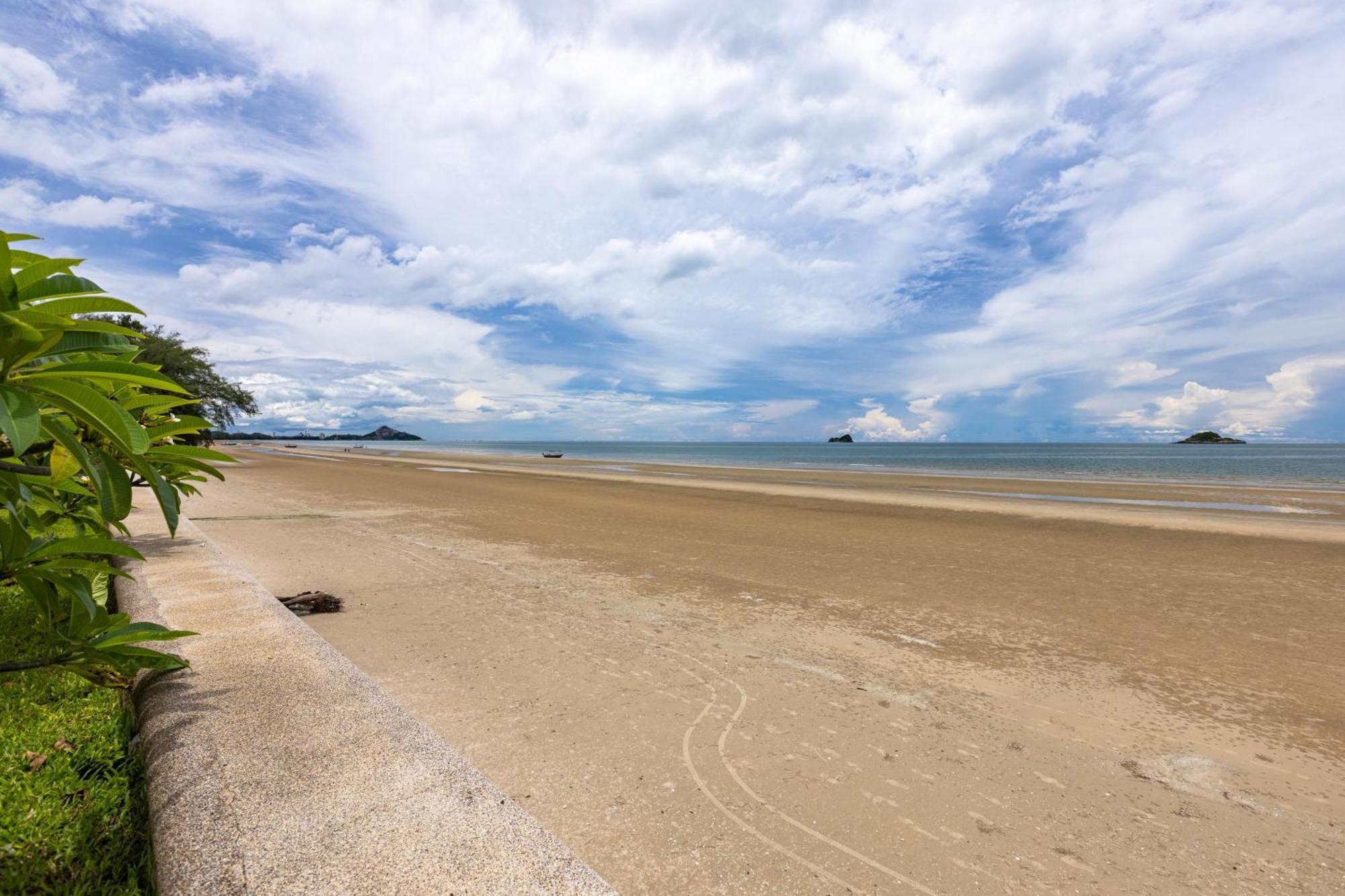 Beachfront Modern 4 Bedroom Pool Villa - Rv 후아 힌 외부 사진